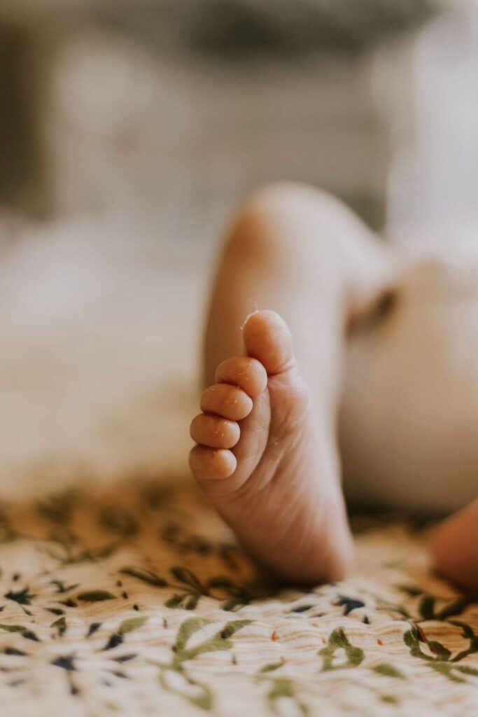 newborn baby toes