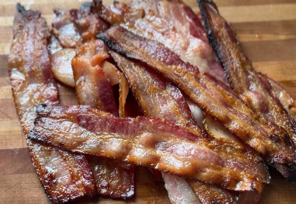pile of crispy bacon
